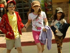 Prince Michael (11), Paris Katherine (10) e Prince Michael II (05), os três filhos de Michael Jackson.